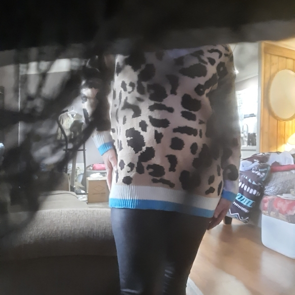animal 1left print  sweater - Picture 8 of 9